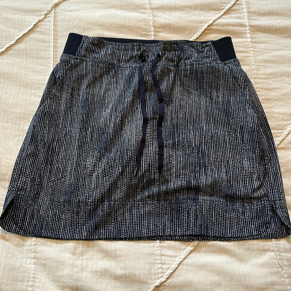 Athleta athletic Skirt Navy Blue White Golf Tennis Workout size 6 pockets skort